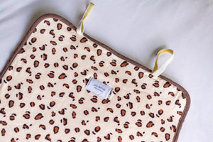 tapis-langer-nomade-bebe-leopard-changing-mat-pierine-di-giacomo-104-