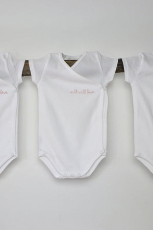 Body box Milk with love - Lot de 3 bodies en coton - You&MilkBody box Milk with love - Lot de 3 bodies en cotonBody box Milk with love - Lot de 3 bodies en coton