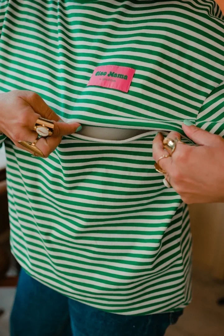 T-shirt d'allaitement avec zip invisible pendant une tétée
