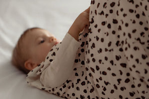 gigoteuse bébé motif léopard