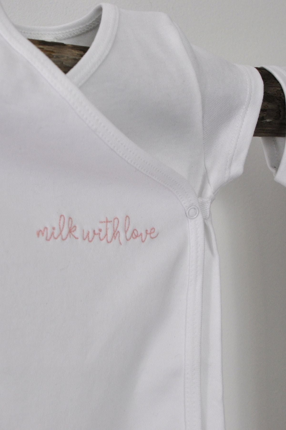 Body box Milk with love - Lot de 3 bodies en coton - You&MilkBody box Milk with love - Lot de 3 bodies en cotonBody box Milk with love - Lot de 3 bodies en coton