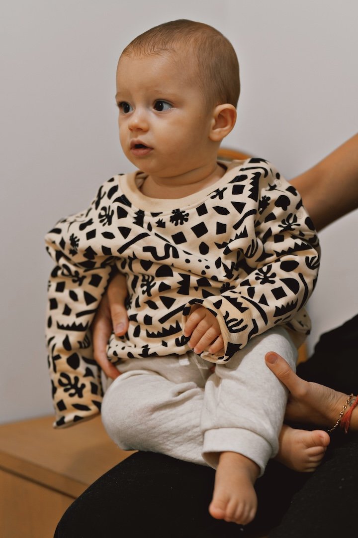 Sweat bébé Géométric noir écru en coton biologique